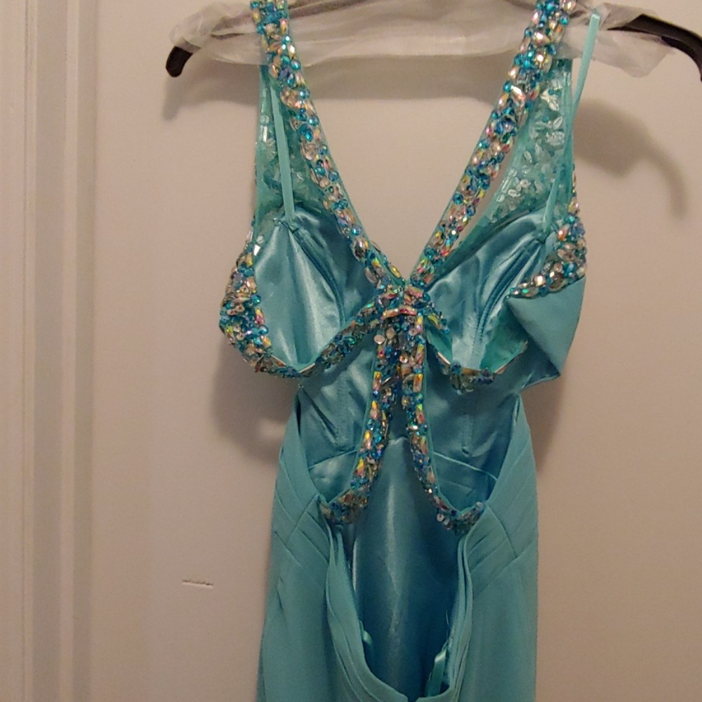 Prom dress - Picture 3 of 4